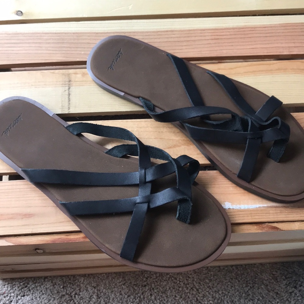 Sanuk flip flop black
